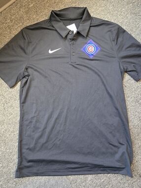 Nike Men’s Black Polo with Cubs Diamond Logo Size Medium